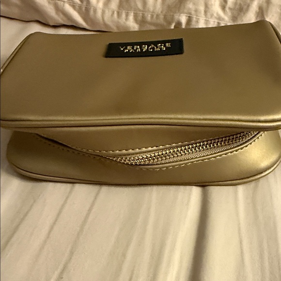 Versace - Picture 2 of 5